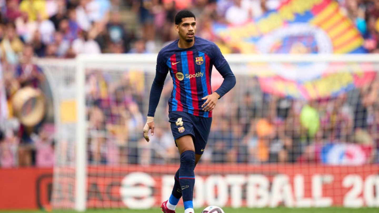 Report: Ronald Araujo’s surgery – Barça defender fears for World Cup!