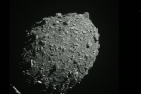 "Voller Erfolg": Spektakuläres Experiment im All: Nasa-Sonde kracht in Asteroiden