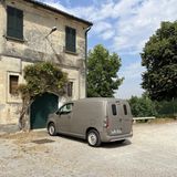 Der citroen Berlingo 2CV Fourgonnette in seitlicher Heckansicht