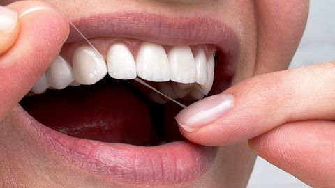 Zahnhygiene: So nutzen Sie Zahnseide richtig