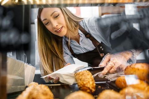 Viele Beschäftigte in Verkaufs- und Lieferjobs profitieren