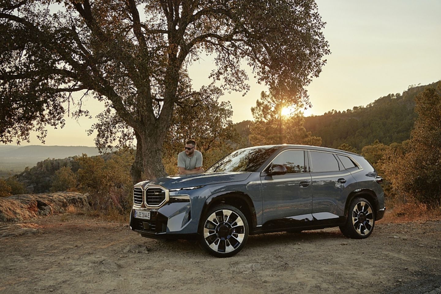 BMW stellt neuen Monster-SUV mit 5 Meter Länge und 750 PS vor