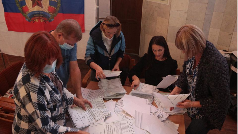 Stimmauszählung Scheinreferendum Donbass
