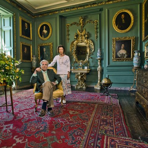 Sir Peter Prideaux-Brune mit Frau Elisabeth auf dem Landsitz, in dem auch Pilcher-Romane verfilmt werden