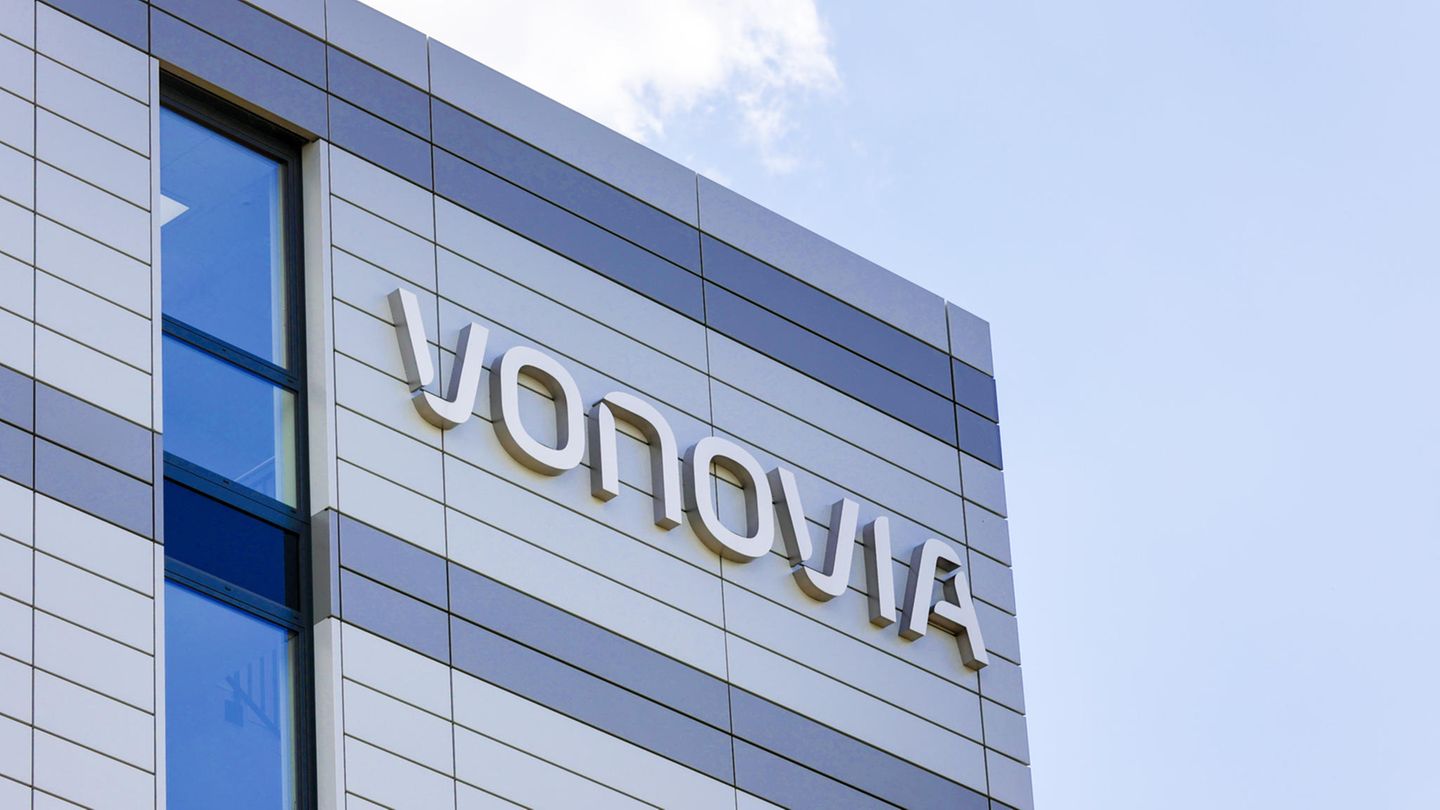 Das Logo von Vonovia auf der Gebäudewand der Firmenzentrale in Bochum