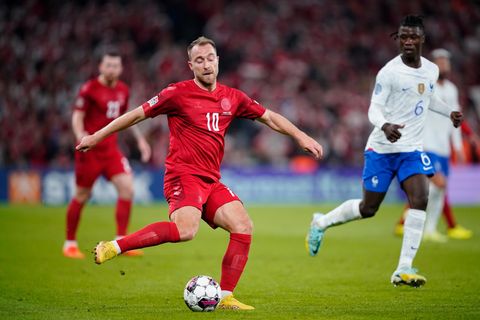 Dänemarks Christian Eriksen trägt in der Nations League noch das alte Trikot. In Katar gibt's dann das Neue.