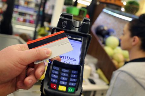 Viele Menschen geben angesichts der hohen Energiepreise weniger Geld beim Einkaufen aus