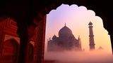 Blick auf den Taj Mahal in Indien.