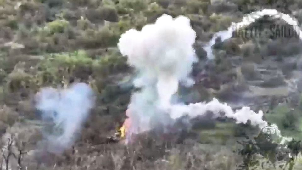 Ukraine-Krieg: Drohnenvideo zeigt Panzer-Duell auf engstem Raum Ukraine-Krieg: Drohnenvideo zeigt Panzer-Duell auf engstem Raum
