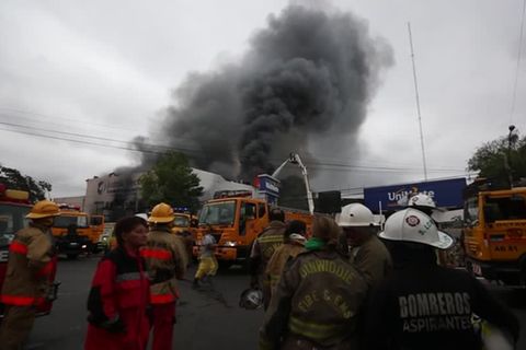 Video: Brand zerstört Wahlbehörde in Paraguay