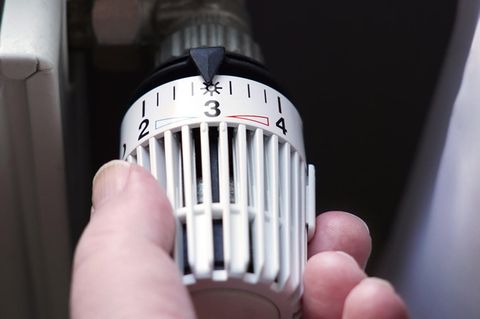 Temperatur, Zeitpunkt, Höhe: Entscheidende Tipps, um Heizkosten zu sparen