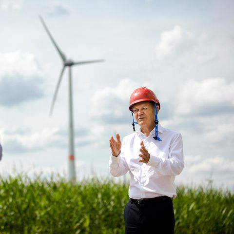 "Mit riesigem Schwung bauen wir jetzt die erneuerbaren Energien aus", sagte Olaf Scholz am Donnerstag im "heute journal"