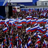 Unzählige russische Fahnen bei der Show für Wladimir Putin