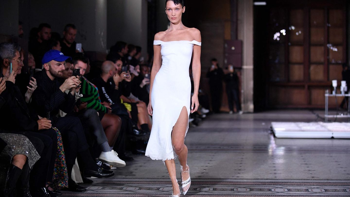 Model Bella Hadid auf dem Laufsteg