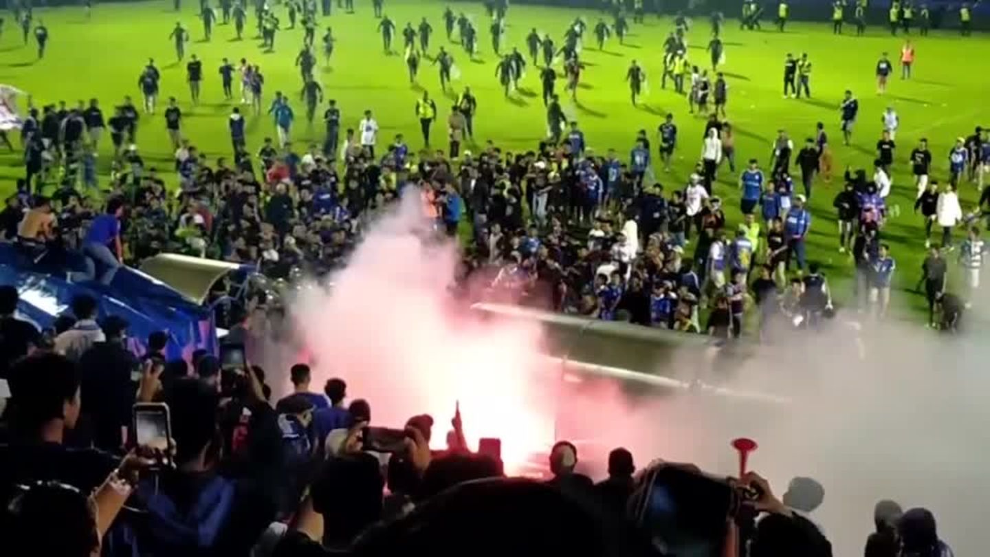 Indonesia: Lebih dari 170 orang tewas dalam kerusuhan dan kepanikan di stadion sepak bola