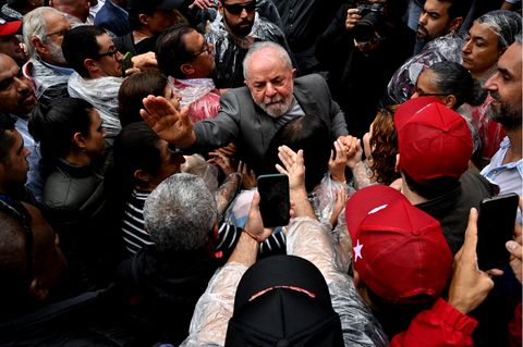 Lula da Silva unter seinen Anhängern 