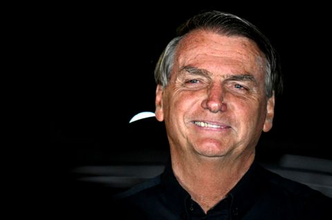 Brasiliens Präsident Jair Bolsonaro entlockt das Ergebnis der ersten Runde der Präsidentschaftswahl ein Lächeln