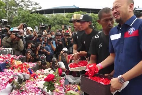 Video: Trauer und Vorwürfe nach tödlicher Massenpanik in Indonesien