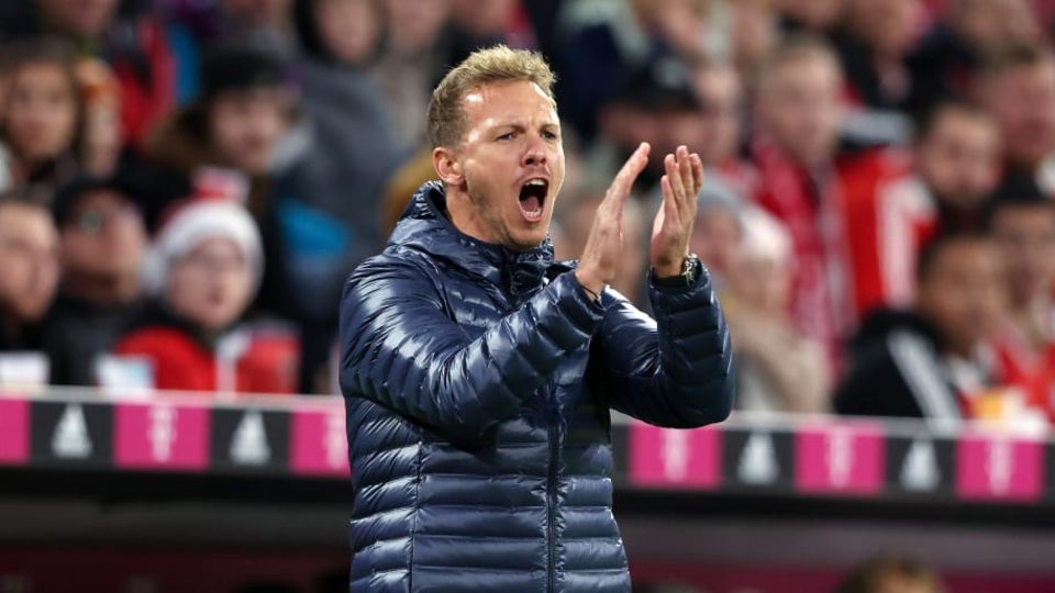 Bayern-Cheftrainer Julian Nagelsmann feuert seine Mannschaft an