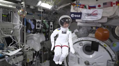 Ab in die Rettungskapsel!: ISS-Crew muss vor Weltraummüll flüchten