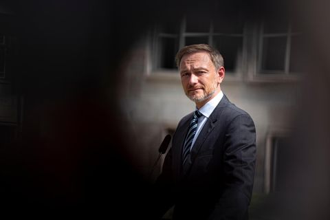 Christian Lindner  im Hof des Finanzministeriums