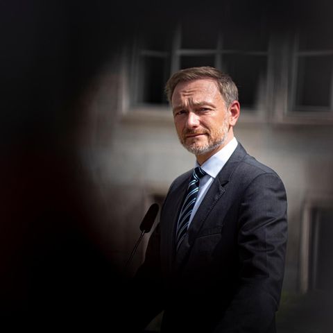 Christian Lindner  im Hof des Finanzministeriums