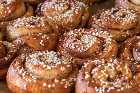 Rezept für leckere Kürbis-Zimtschnecken – verfeinert mit Marzipan und Mandeln