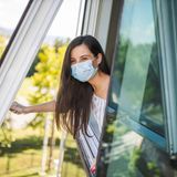 8. Mythos: Im Passivhaus niemals die Fenster öffnen  Passivhäuser sind Häuser, die so gut gedämmt sind, dass sie keine klassische Gebäudeheizung brauchen. Ab und zu die Fenster zu öffnen, ist in der Regel aber kein Problem – auch wenn die eingebaute Lüftung oft schon ausreicht. Einen Vorteil bietet sie außerdem für Heuschnupfen-Geplagte und fängt lästige Pollen im Filter ein.