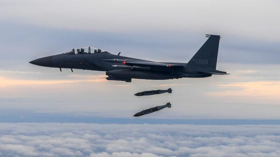 Südkoreas Militärflieger lässt zwei Bomben fallen