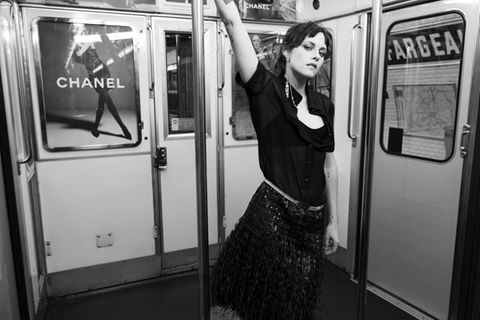 Schauspielerin Kristen Stewart in der Frühlingskollektion 2023 von Chanel