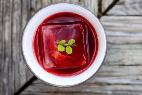 Ein "Negroni" aus der Katana Kitten Bar in New York, USA.
