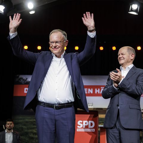 Stephan Weil (l.) neben Bundeskanzler Olaf Scholz