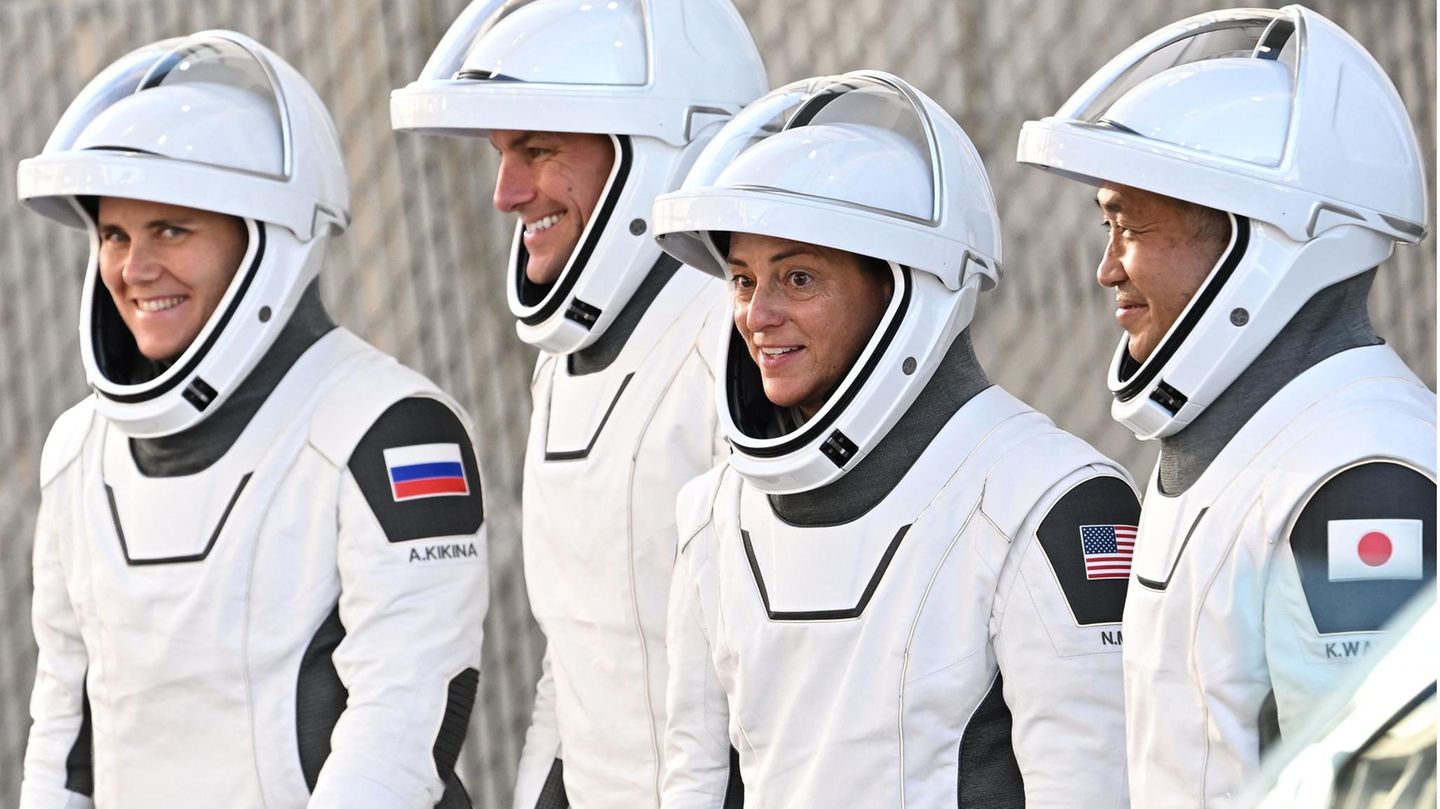 Wie Lange Fliegt Man Zur Iss Russische Kosmonautin fliegt auf die ISS – Russland will länger an Bord