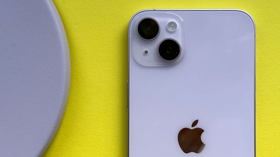 Auch beim iPhone 14 Plus setzt Apple auf die bewährte Kombination einer Weitwinkel-Kamera mit 12 Megapixel als Hauptkamera sowie eine zusätzliche Ultraweitwinkel