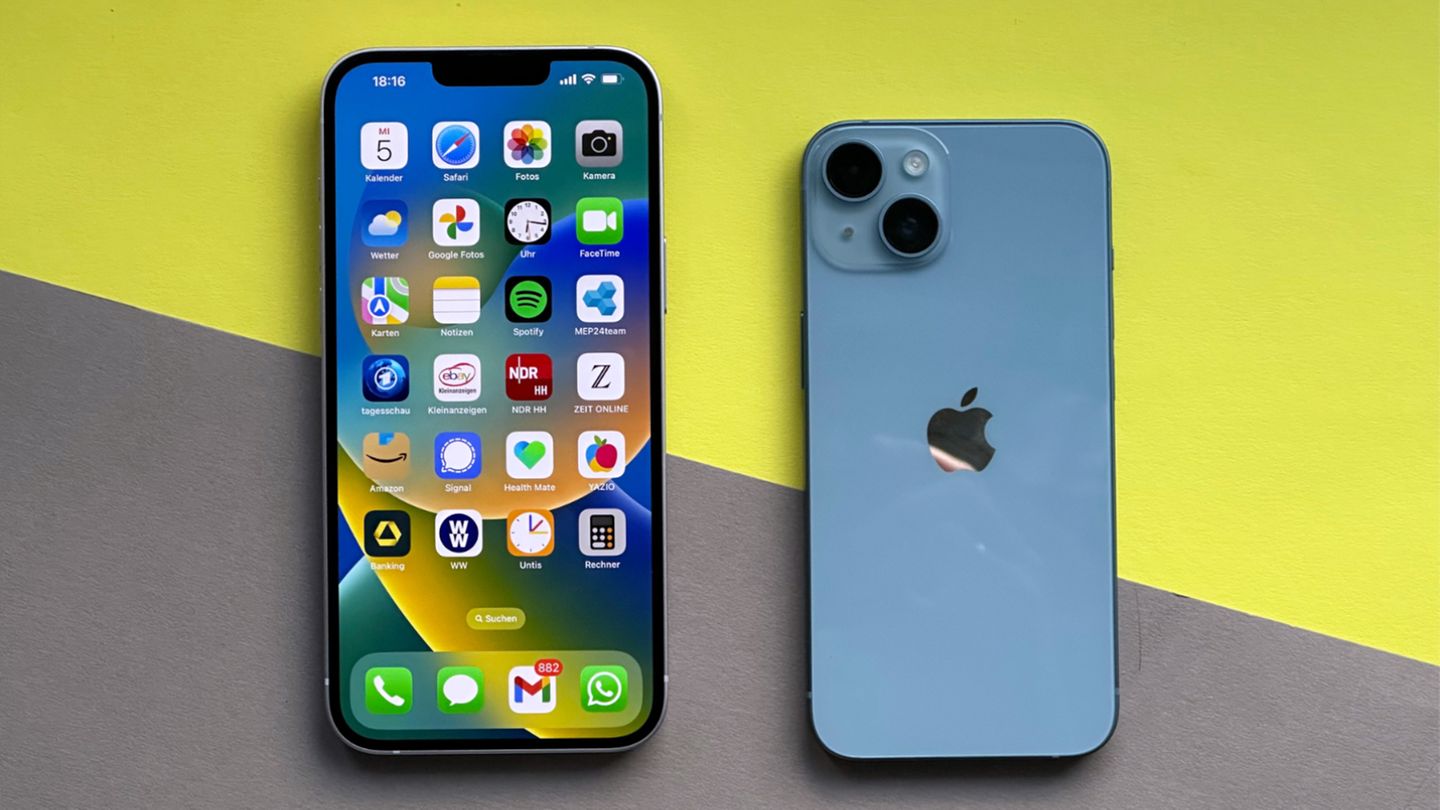 Actually, the iPhone 14 Plus (left) is still a large version of the iPhone 14 (right)