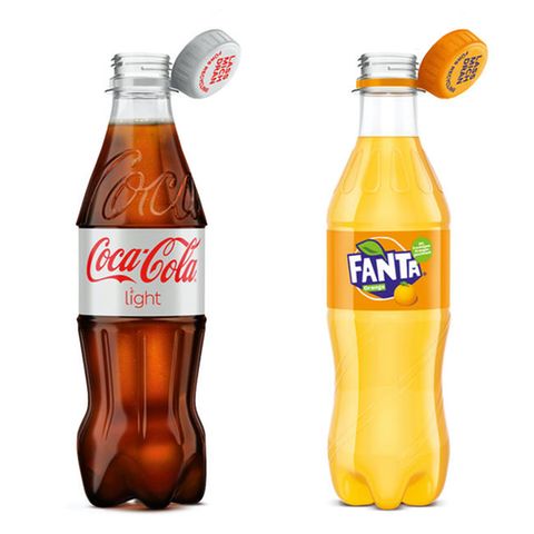 Flaschen von Coca-Cola mit neuen Verschlüssen