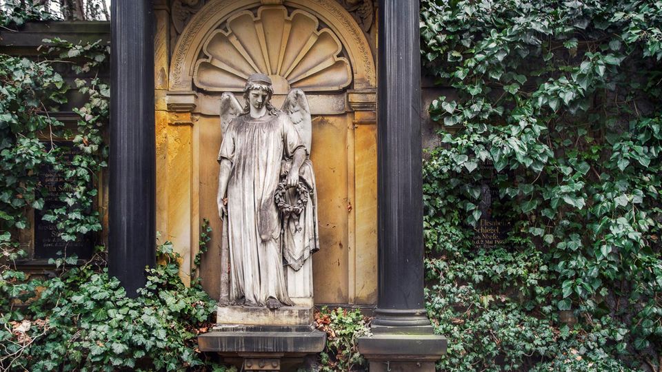 Memento Sven Fennema fotografiert verwunschene Friedhöfe STERN.de