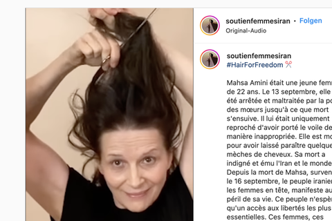 Juliette Binoche schneidet sich in einem Video bei Instagram Haare ab