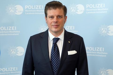 Kriminaldirektor in Nordrhein-Westfalen: In seiner Abteilung knacken reaktivierte Beamte Cold Cases: Kriminaldirektor Colin B. Nierenz