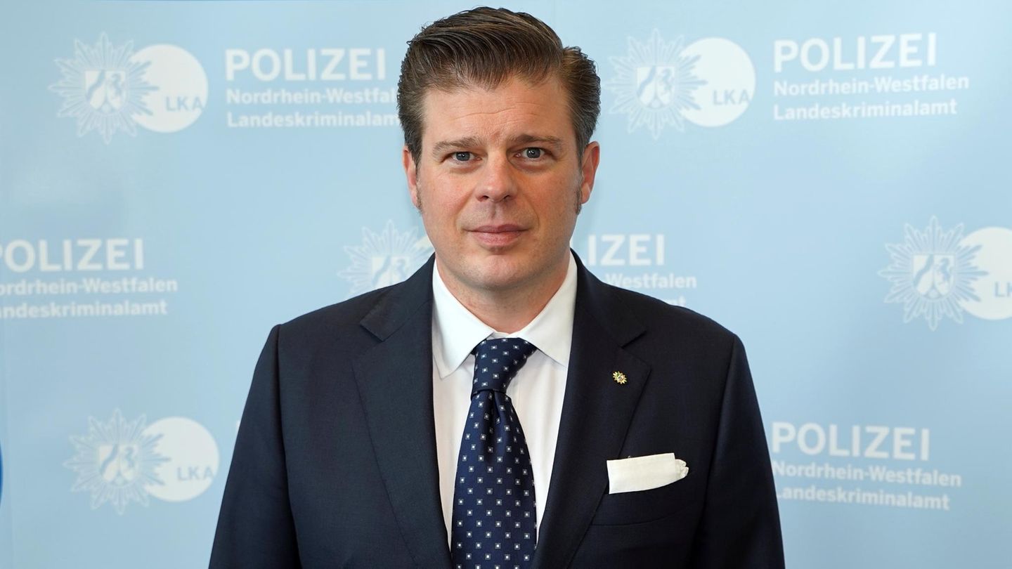 Kriminaldirektor in Nordrhein-Westfalen: In seiner Abteilung knacken reaktivierte Beamte Cold Cases: Kriminaldirektor Colin B. Nierenz