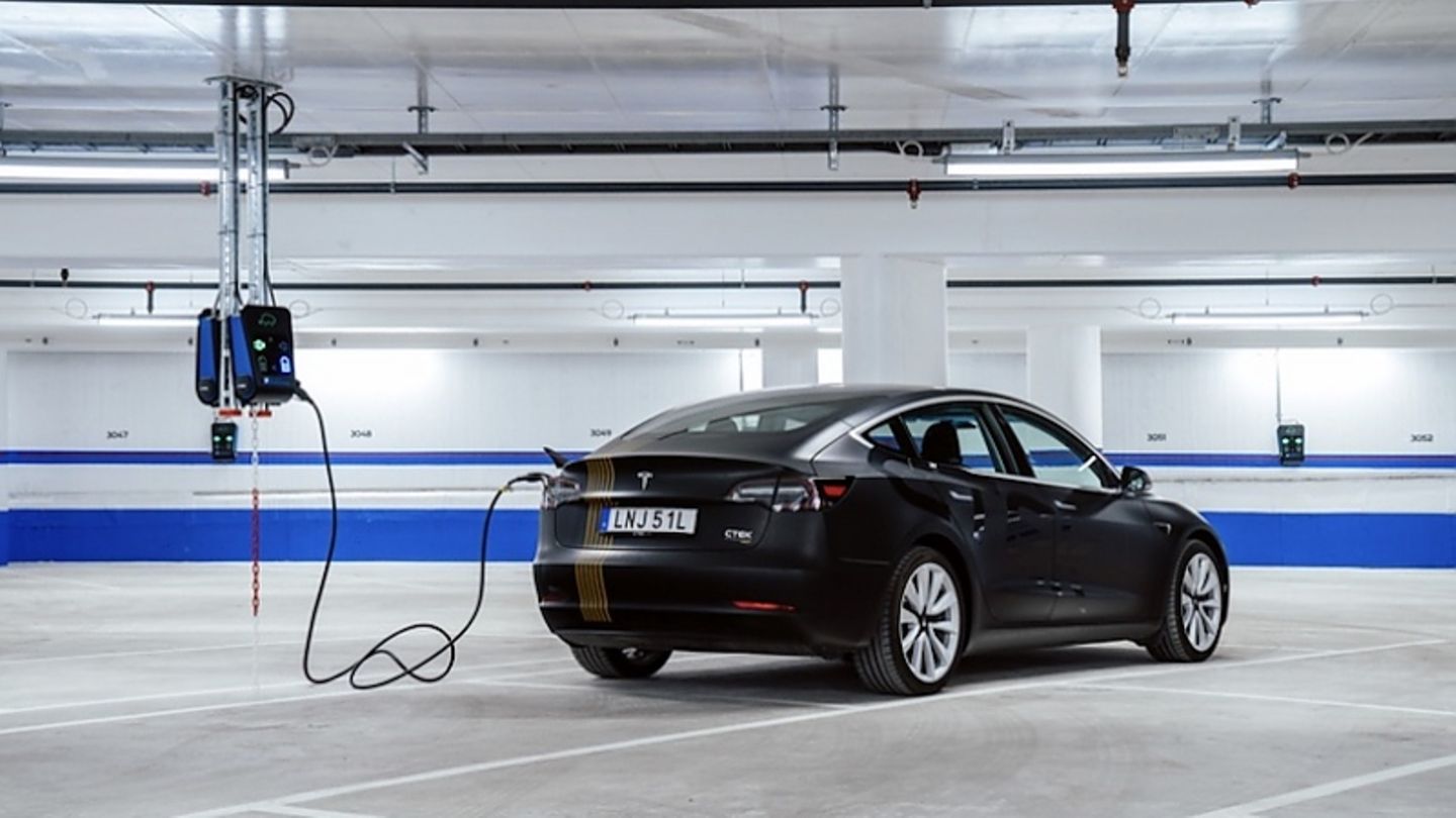 Advisor: Charging stations in the parking garage: Use the time