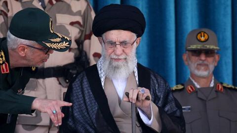 Möglicher Angriff auf Iran: Chamenei droht mit Vergeltung