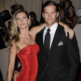 Bündchen und Brady galten viele Jahre als Traumpaar: Sie das teuerste Model der Welt, er der erfolgreichste Quarterback aller Zeiten. Parallel zu ihren Karrieren bauten sie sich ein Familienleben auf, bekamen zwei gemeinsame Kinder: Sohn Benjamin und Tochter Vivian. Aus einer früheren Beziehung mit Schauspielerin Bridget Moynahan hat Brady einen weiteren Sohn.