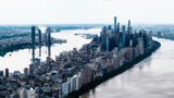 Wie bei Roland Emmerich: So würde für die KI ein überflutetes New York aussehen.  Bildbeschreibung: "A photo of New York City covered by floods, birds perspective, high quality"