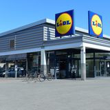 Platz 1: Dieter Schwarz, 36 Milliarden Euro  Der 83-jährige Discounterkönig aus Neckarsulm ist laut Manager Magazin der reichste Deutsche. Zum Schwarz-Imperium gehören vor allem die Lebensmittelhändler Lidl und Kaufland, aber auch eigene Produktionen und Logistik. Allein in den vergangenen Monaten startete die Konzerngruppe eine eigene Container-Reederei, übernahm ein Papierwerk und kaufte die größte Nudelfabrik der Republik.