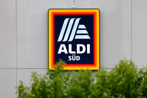 Platz 5: Familien Albrecht und Heister, 26,5 Milliarden Euro  Aldi Süd hat in den vergangen zwei Jahrzehnten deutlich besser performt als der Nord-Teil. Und so stehen die Erben von Aldi-Süd-Gründer Karl Albrecht, Sohn Karl junior und Tochter Beate Heister, auch im Vermögensranking weiter oben. Vor allem aber überzieht sich die Süd-Verwandtschaft im Gegenzug zum Nord-Clan nicht gegenseitig mit aufreibenden Gerichtsverfahren.