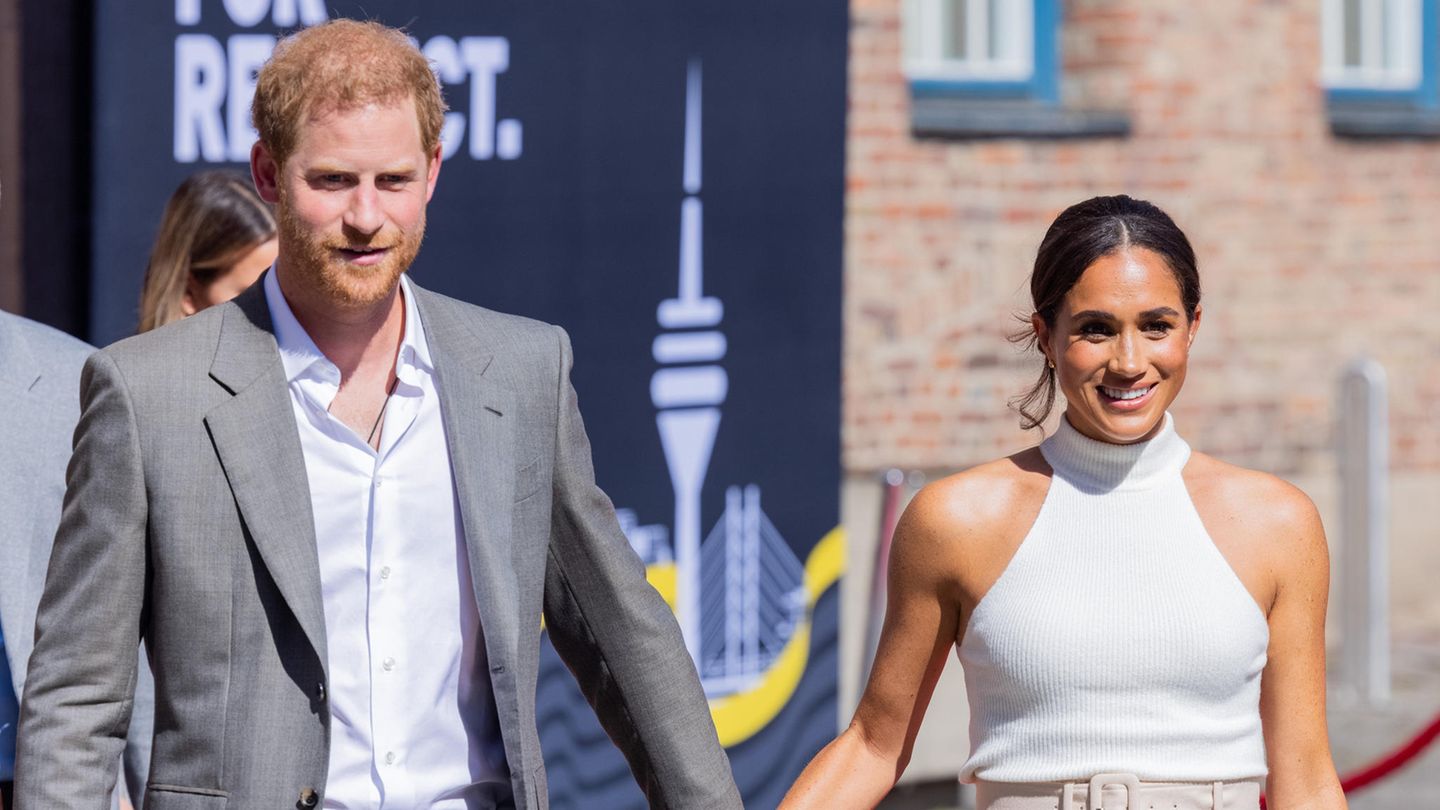 Royal-Bücher: Prinz Harry seine Frau Meghan im September bei einem Besuch in Düsseldorf Prinz Harry seine Frau Meghan im September bei einem Besuch in Düsseldorf