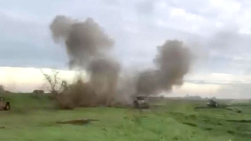Erfolgstaktik für Front-Durchbrüche: Ukrainer filmen rasanten Angriff