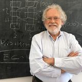 NOBELPREIS FÜR PHYSIK: Anton Zeilinger (Österreich). Der Wissenschaftler der Uni Wien wird für seine Arbeiten zur Quanten-Teleportation ausgezeichnet, mit der laut Nobel-Komitee ein Quanten-Zustand von einem Teilchen zu einem entfernten Teilchen übertragen werden kann. Mit der aus den "Star Trek"-Filmen bekannten Teleportation habe das aber nicht zu tun, erläutert Zeilinger. Er erhält den Preis zu einem Drittel.