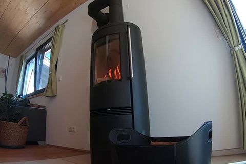 Video: Alternative in der Energiekrise: Holzöfen sind heiß begehrt